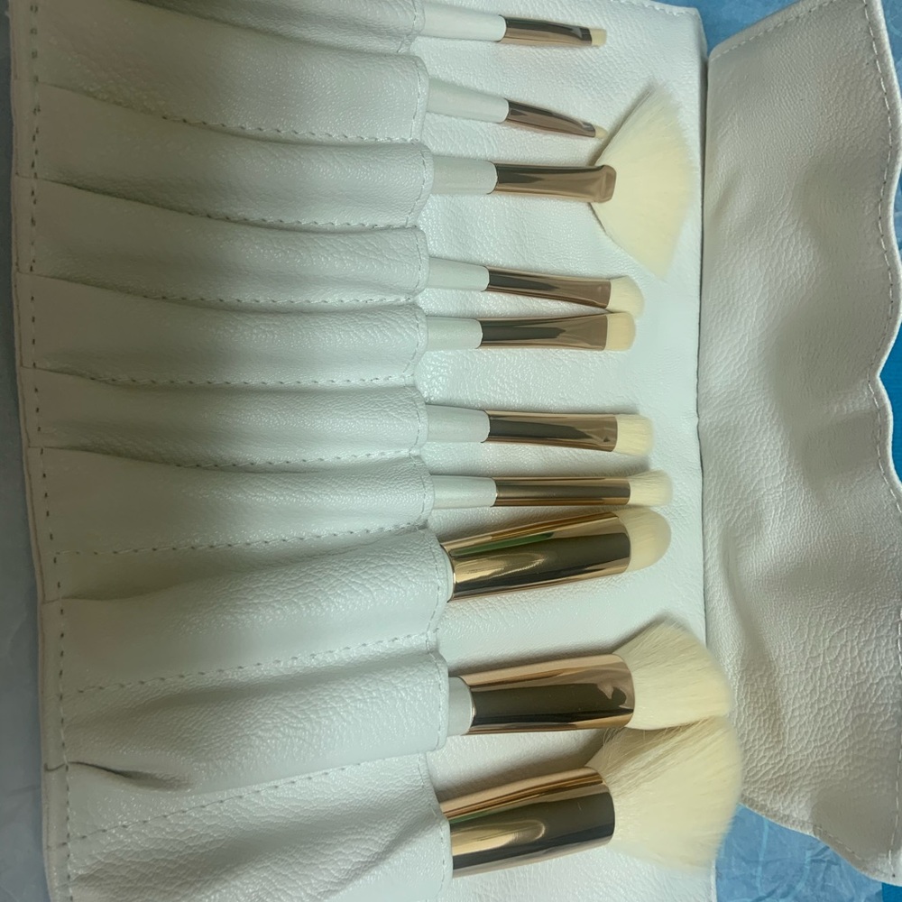 Vegan Makeup Brush Set - Picture 3 of 5